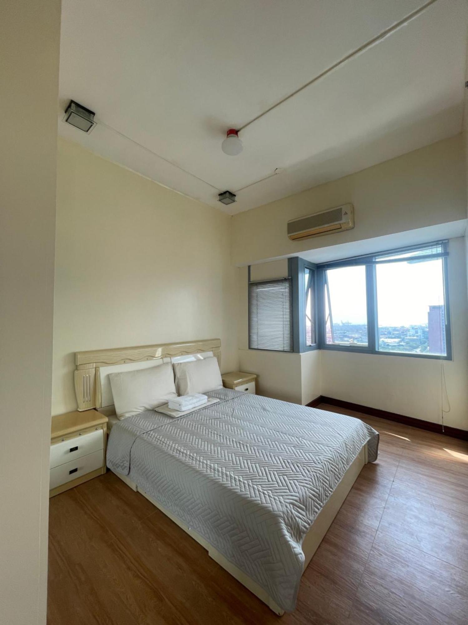 Ferienwohnung 1Br At Pearl Of The Orient Tower In Front Of Us Embassy Manila Exterior foto