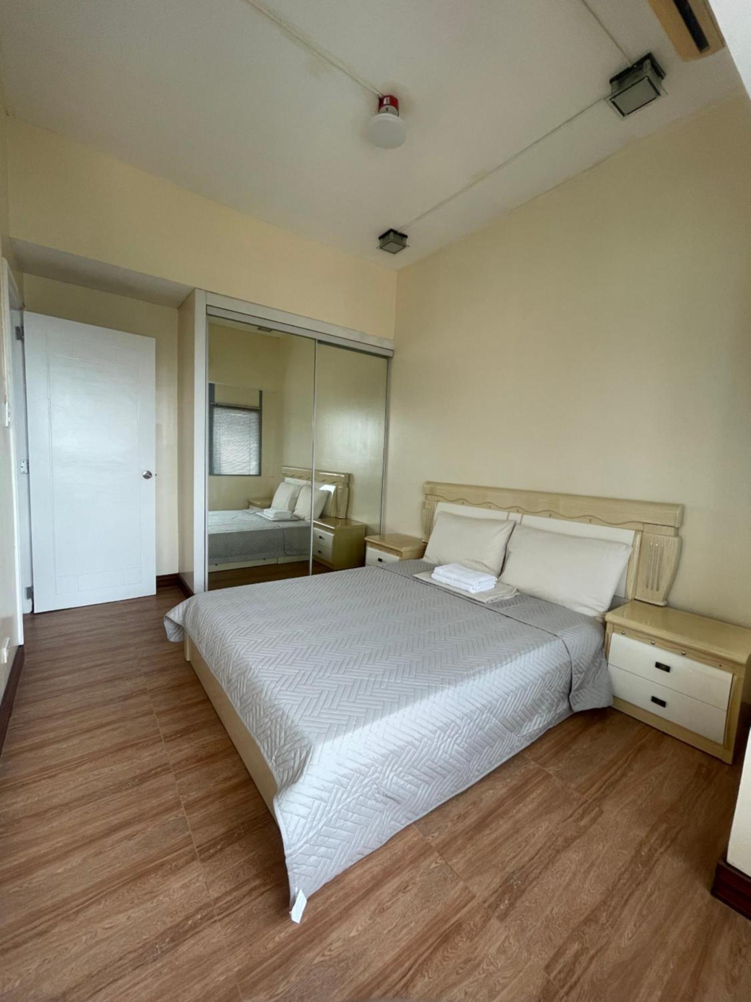 Ferienwohnung 1Br At Pearl Of The Orient Tower In Front Of Us Embassy Manila Exterior foto