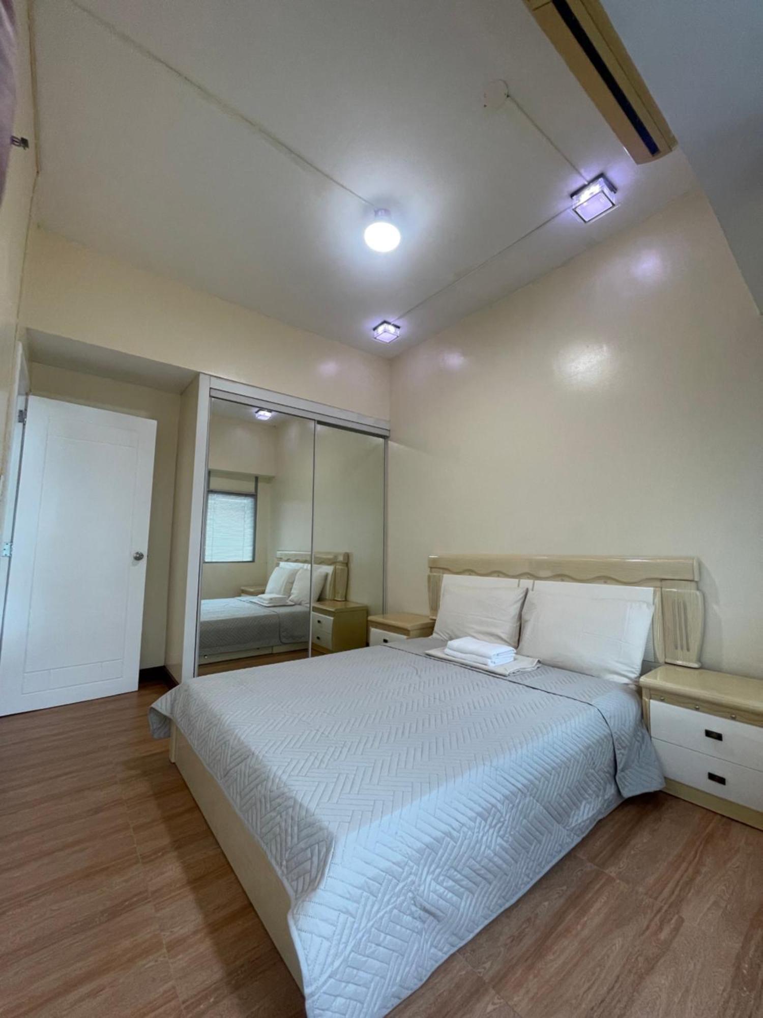 Ferienwohnung 1Br At Pearl Of The Orient Tower In Front Of Us Embassy Manila Exterior foto